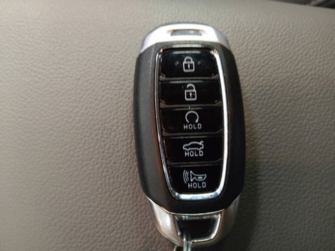 Used 2023 Hyundai Elantra SEL image 32