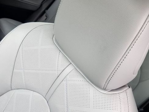 Certified 2025 Toyota Highlander Platinum AWD/4WD image 24
