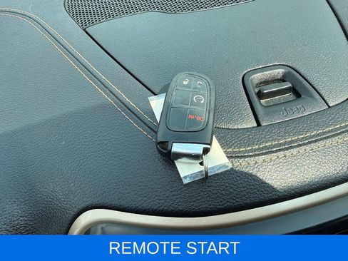 Used 2016 Jeep Cherokee Limited AWD/4WD image 3