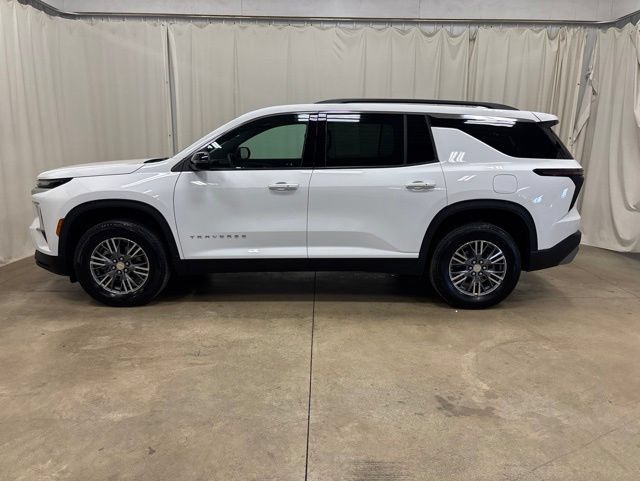 Used 2025 Chevrolet Traverse LT FWD image 7