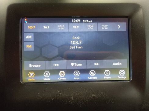 Used 2021 Jeep Cherokee Latitude FWD image 25
