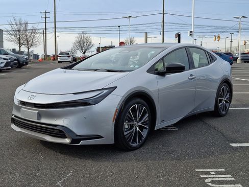 Used 2025 Toyota Prius Limited w/ Limited Premium Package image 3
