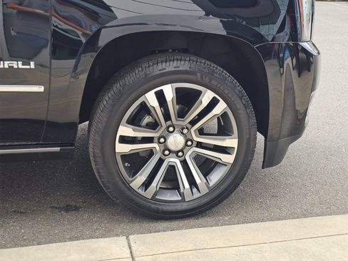Used 2019 GMC Yukon Denali w/ Denali Ultimate Package AWD/4WD image 9