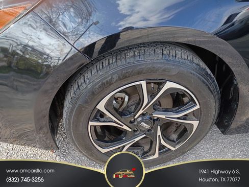 Used 2021 Toyota Corolla SE w/ SE Preferred Package FWD image 18