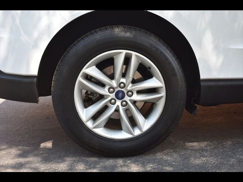 Used 2016 Ford Edge SEL FWD image 35