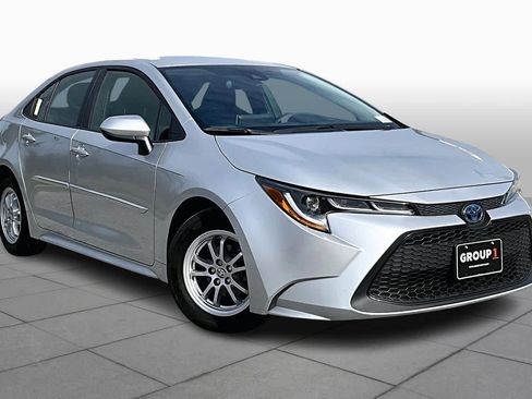 Used 2022 Toyota Corolla LE image 2