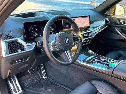 Used 2025 BMW X7 M60i image 17