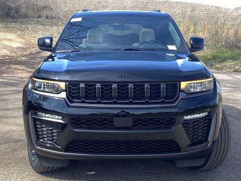 New 2026 Jeep Grand Cherokee L Limited w/ Limited Altitude Package RWD image 2