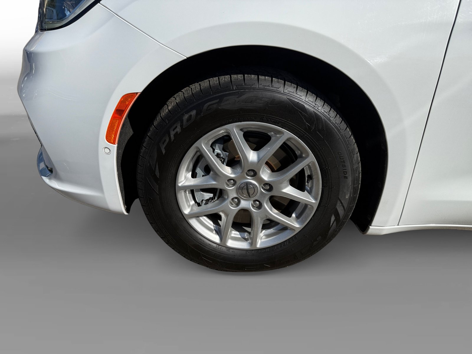 Used 2022 Chrysler Pacifica Touring-L w/ Uconnect Theater Family Group FWD image 9