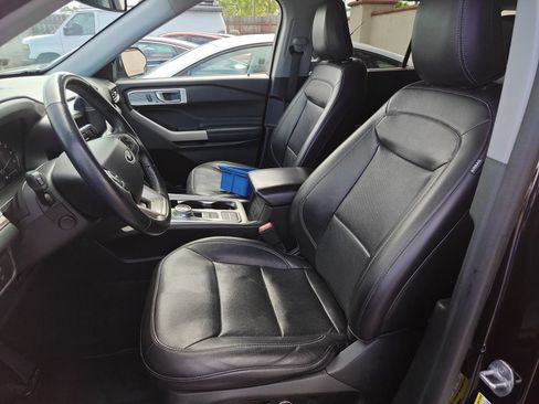 Used 2022 Ford Explorer Limited w/ Equipment Group 301A RWD image 7