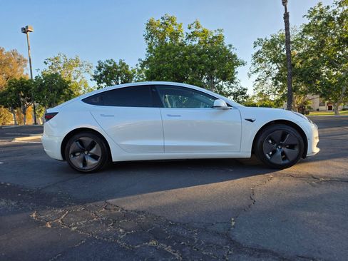 Used 2019 Tesla Model 3 Mid Range RWD image 2