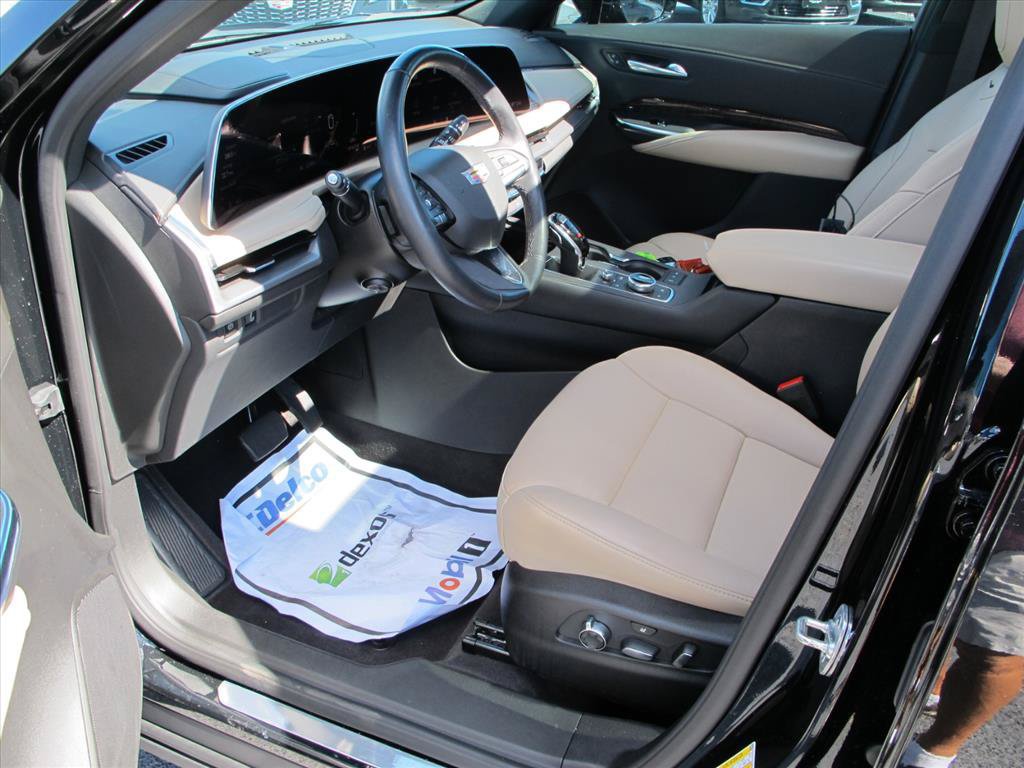 Used 2024 Cadillac XT4 Premium Luxury w/ Technology Package FWD image 9
