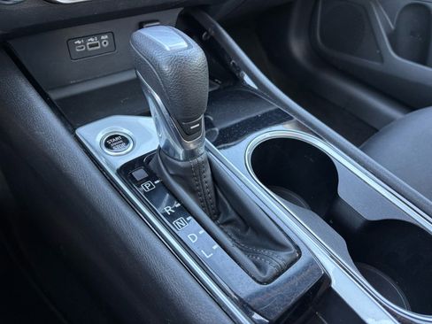 Used 2024 Nissan Altima 2.5 SV image 17