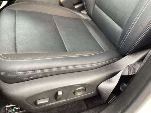 Used 2024 Chevrolet Equinox EV LT image 12