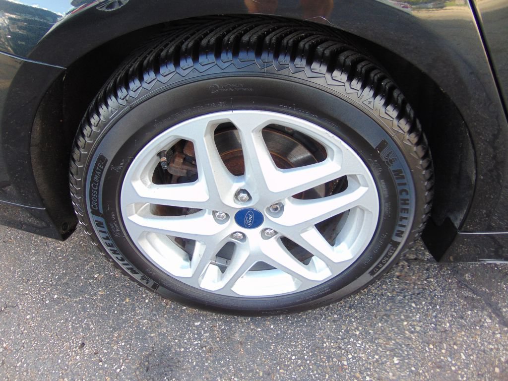 Used 2015 Ford Fusion SE FWD image 25