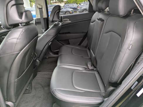 Certified 2025 Kia Sportage EX FWD image 11