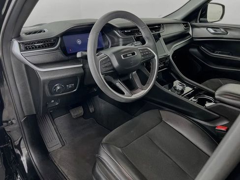 Used 2023 Jeep Grand Cherokee Altitude AWD/4WD image 10