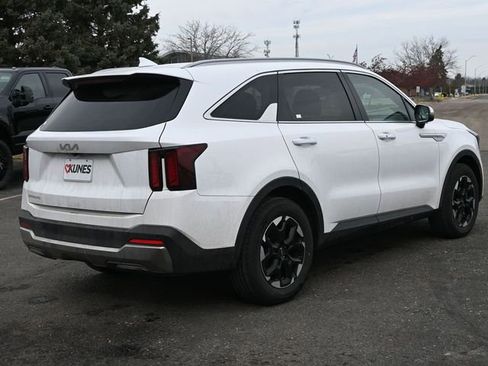 Used 2024 Kia Sorento S image 6