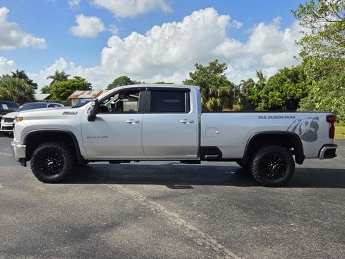 Certified 2022 Chevrolet Silverado 2500 LT w/ Convenience Package AWD/4WD image 2