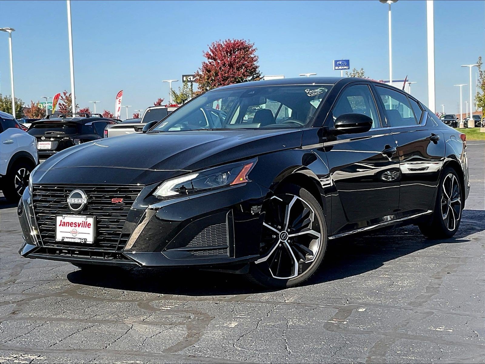 Used 2025 Nissan Altima 2.5 SR w/ SR Premium Package FWD image 2