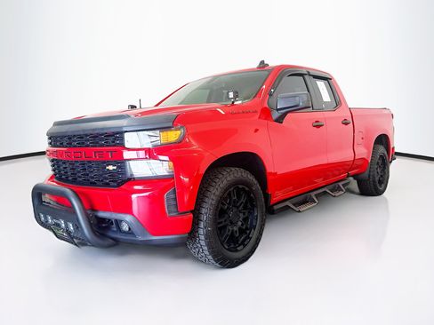 Used 2019 Chevrolet Silverado 1500 Custom w/ Custom Value Package AWD/4WD image 3