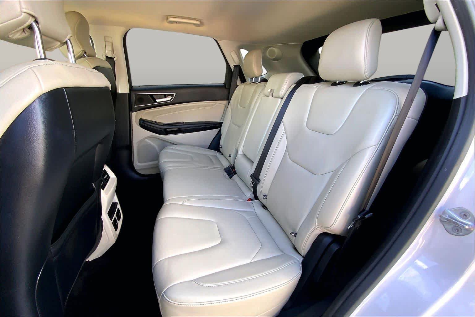 Used 2017 Ford Edge Titanium w/ Technology Package FWD image 20