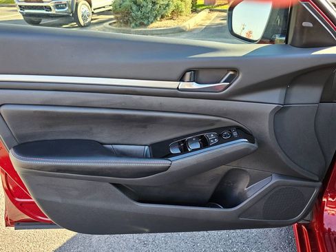 Used 2024 Nissan Altima 2.5 SR w/ SR Premium Package image 13