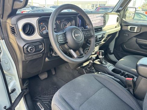 Used 2024 Jeep Wrangler Unlimited Sport image 17
