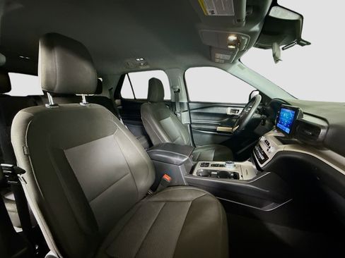 Used 2022 Ford Explorer XLT image 29