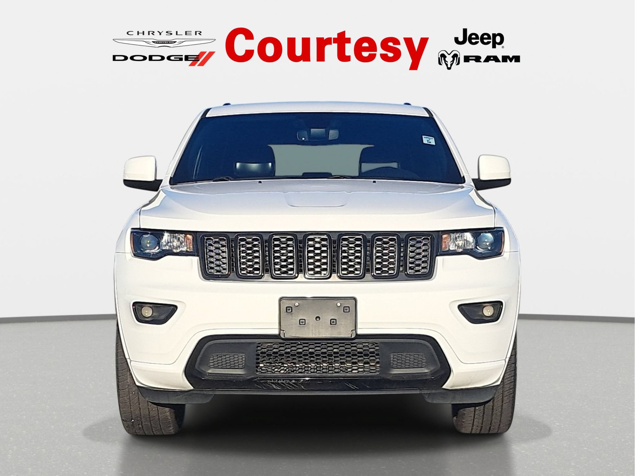 Used 2020 Jeep Grand Cherokee Altitude AWD/4WD image 9