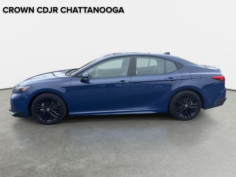 Used 2025 Toyota Camry SE image 2