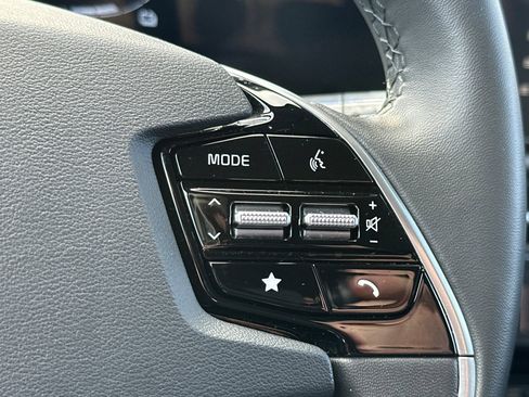 Certified 2025 Kia Niro EX image 29