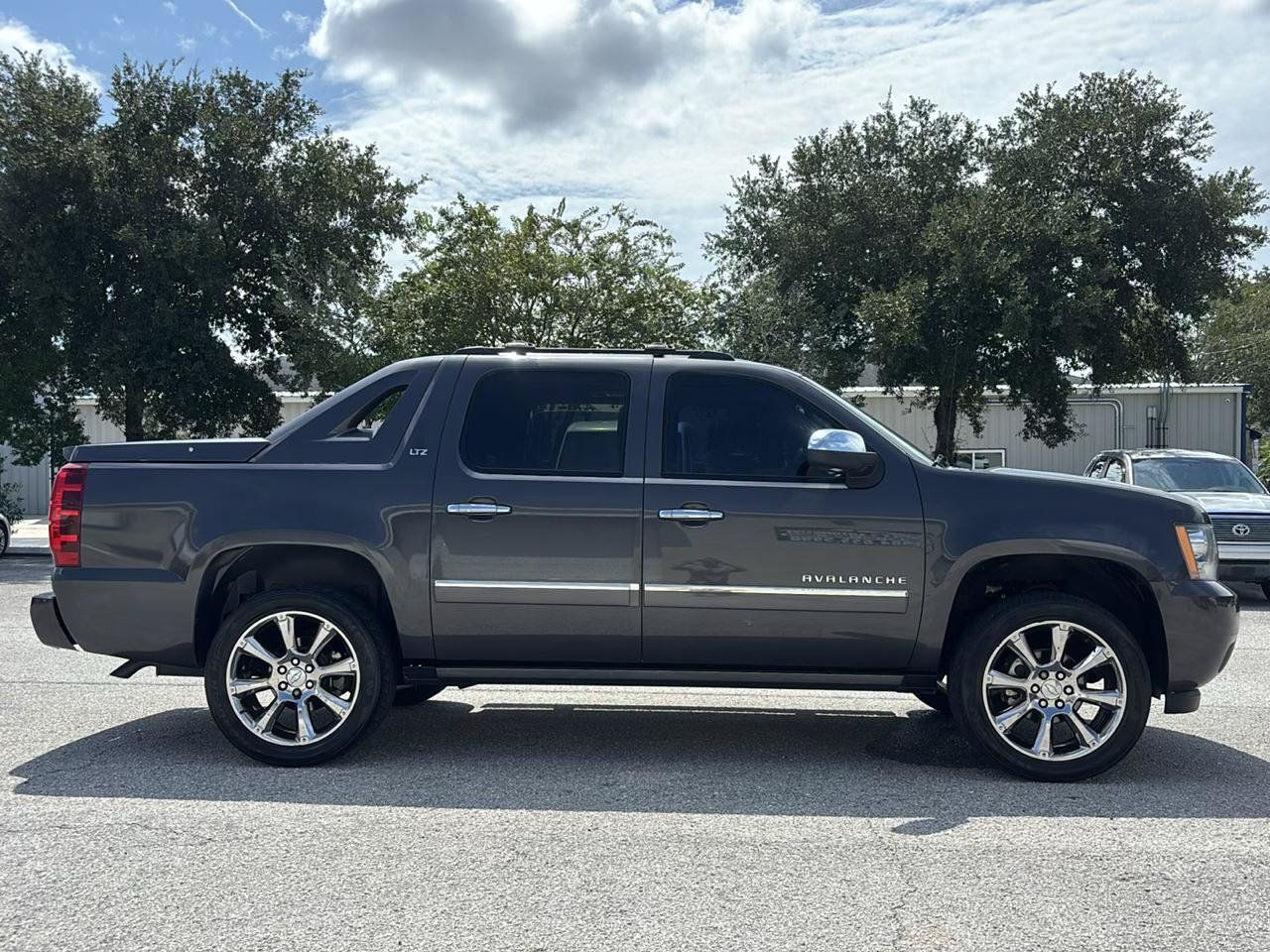 Used 2011 Chevrolet Avalanche LTZ AWD/4WD image 5