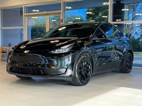 Used 2021 Tesla Model Y Long Range AWD/4WD image 3