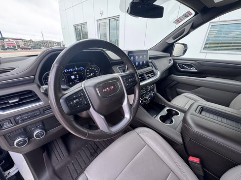 Used 2021 GMC Yukon XL SLT w/ SLT Premium Package image 11