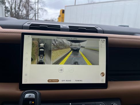 Used 2023 Land Rover Defender 110 image 36