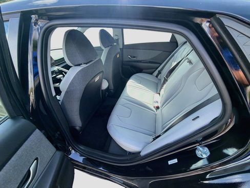 New 2026 Hyundai Elantra Limited FWD image 17