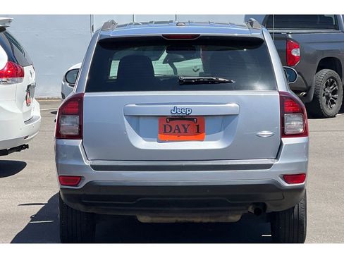 Used 2017 Jeep Compass Latitude image 6