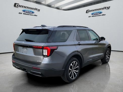 Used 2025 Ford Explorer ST-Line image 9