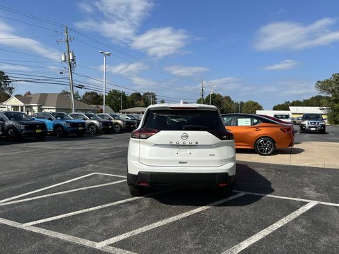 New 2026 Nissan Rogue SV image 4