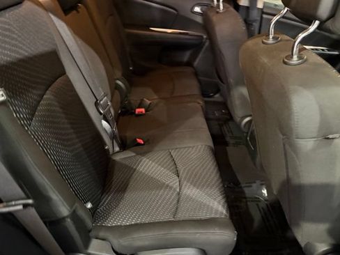 Used 2018 Dodge Journey SE w/ Blacktop Package FWD image 3