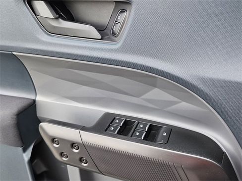 New 2025 Ford Maverick XL image 31