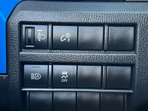 Used 2025 Toyota Tacoma TRD Off-Road AWD/4WD image 31