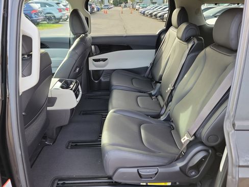 Certified 2024 Kia Carnival EX image 16