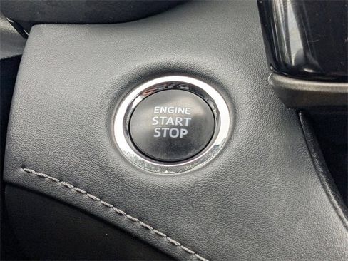 Used 2023 Toyota Highlander XLE image 32