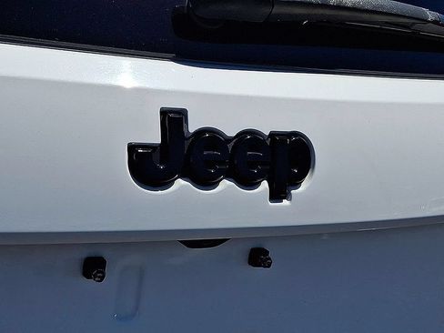 Used 2019 Jeep Grand Cherokee Altitude AWD/4WD image 34