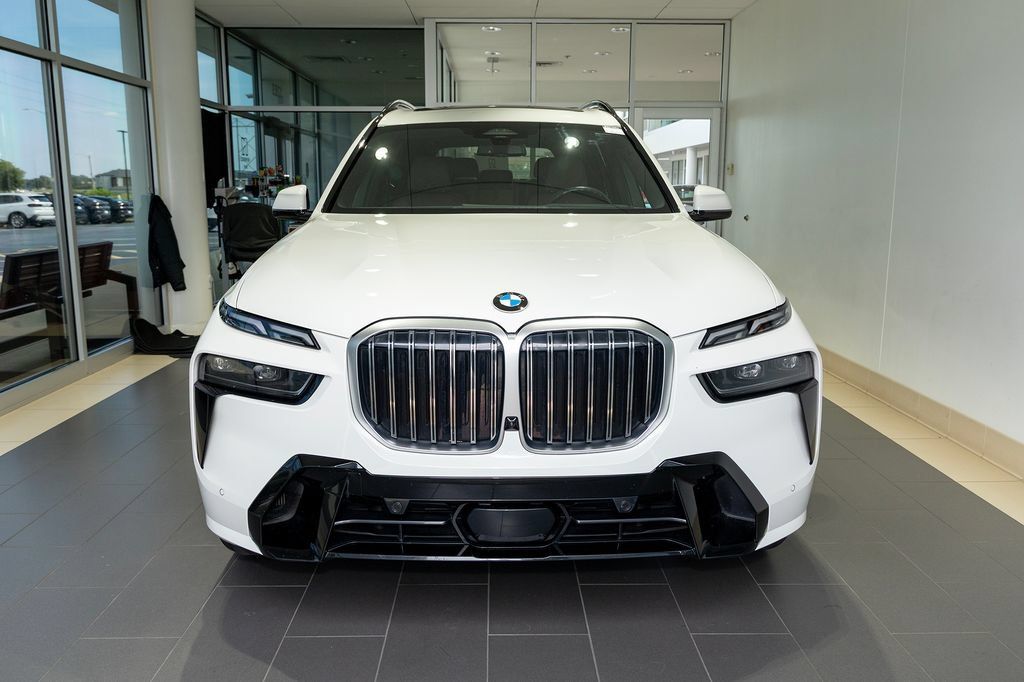 Used 2023 BMW X7 xDrive40i w/ Executive Package AWD/4WD image 11