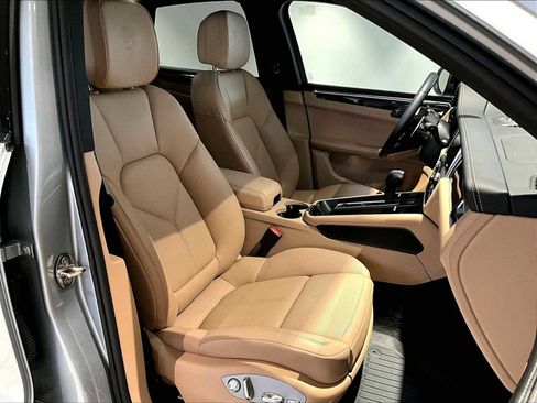 Used 2025 Porsche Macan Turbo image 22