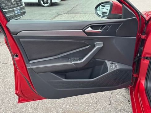 Certified 2023 Volkswagen Jetta SE w/ Panoramic Sunroof Package image 31