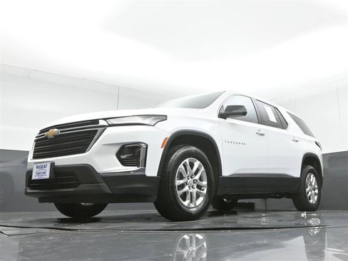 Used 2022 Chevrolet Traverse LS FWD image 29